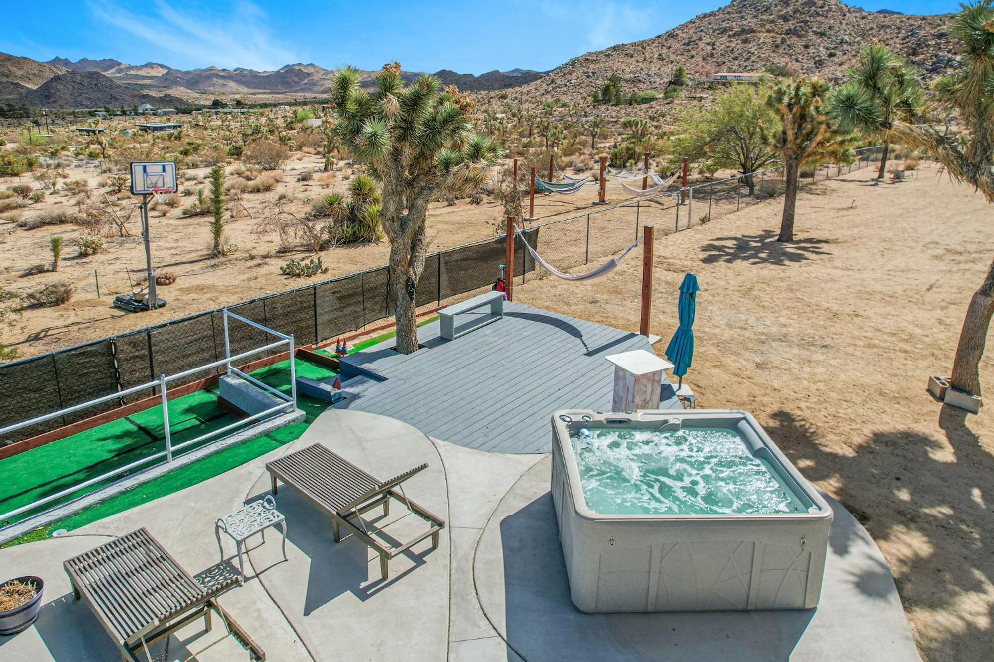 Epic Views, Huge House, Acres Of J-Trees To Explore, Hot Tub, Pool, Ac, And Mini-Golf Joshua Tree Eksteriør billede