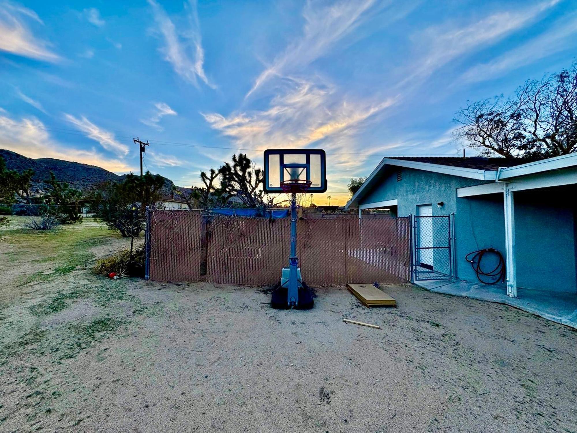 Epic Views, Huge House, Acres Of J-Trees To Explore, Hot Tub, Pool, Ac, And Mini-Golf Joshua Tree Eksteriør billede
