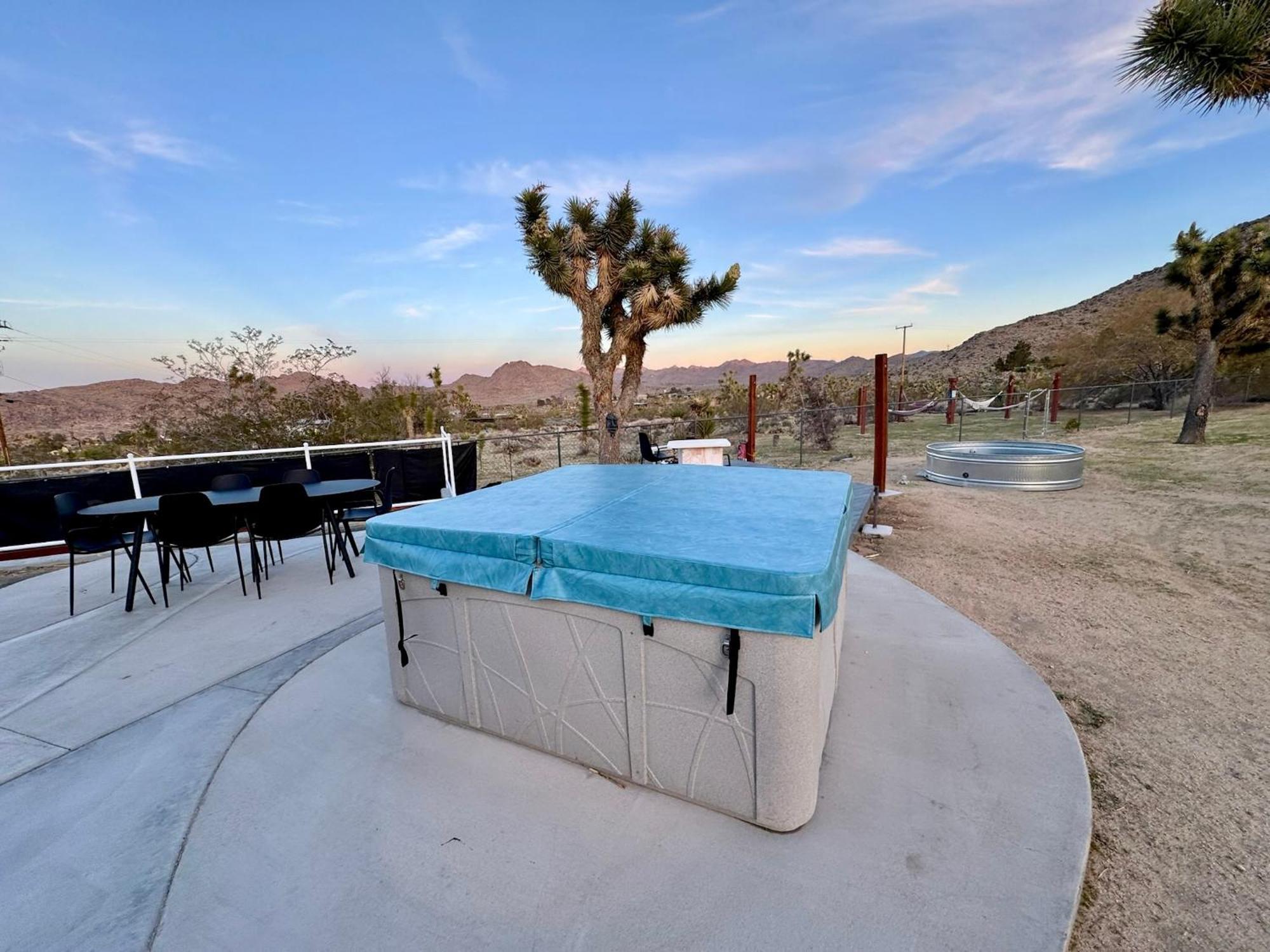 Epic Views, Huge House, Acres Of J-Trees To Explore, Hot Tub, Pool, Ac, And Mini-Golf Joshua Tree Eksteriør billede