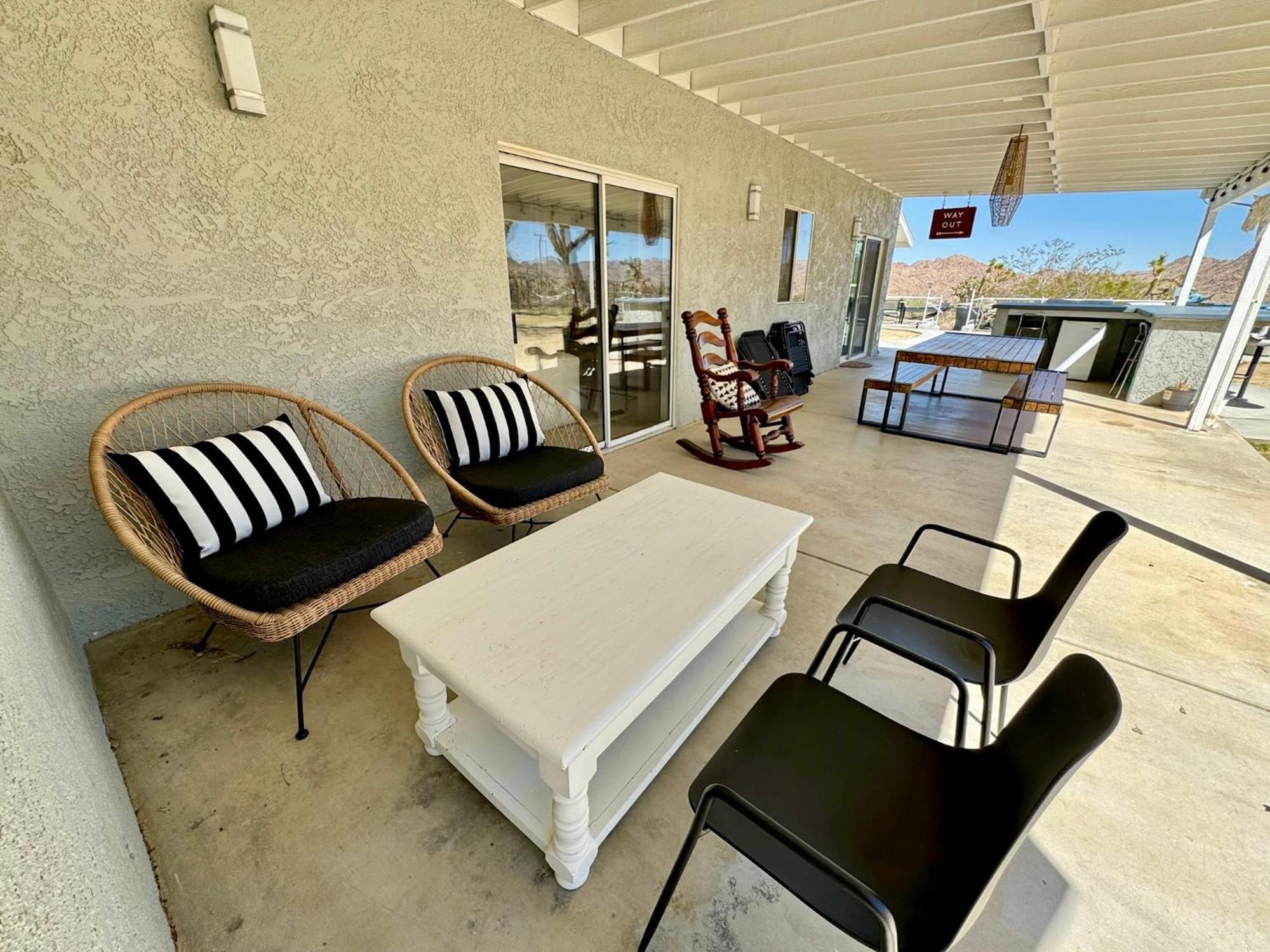 Epic Views, Huge House, Acres Of J-Trees To Explore, Hot Tub, Pool, Ac, And Mini-Golf Joshua Tree Eksteriør billede