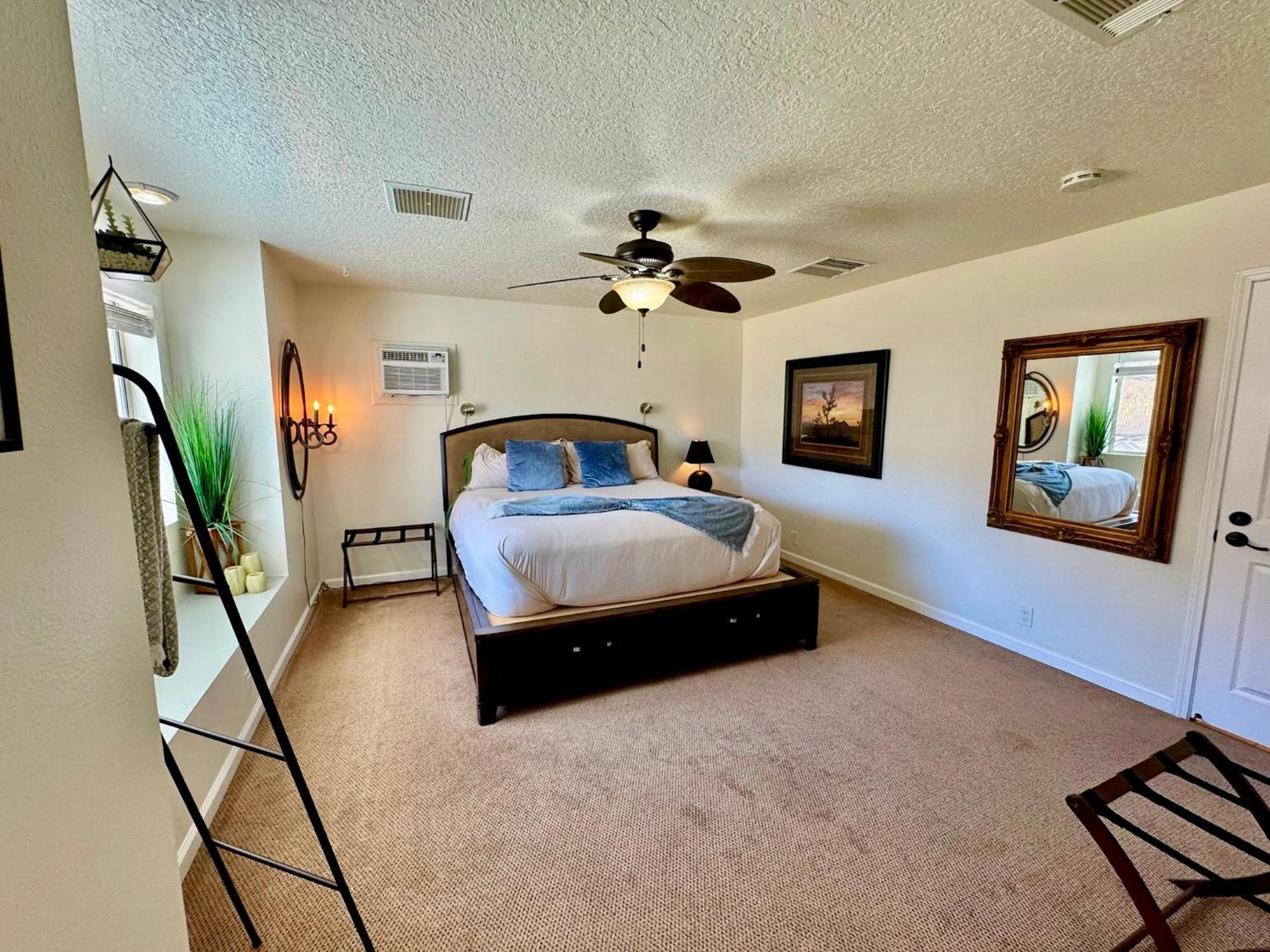 Epic Views, Huge House, Acres Of J-Trees To Explore, Hot Tub, Pool, Ac, And Mini-Golf Joshua Tree Eksteriør billede