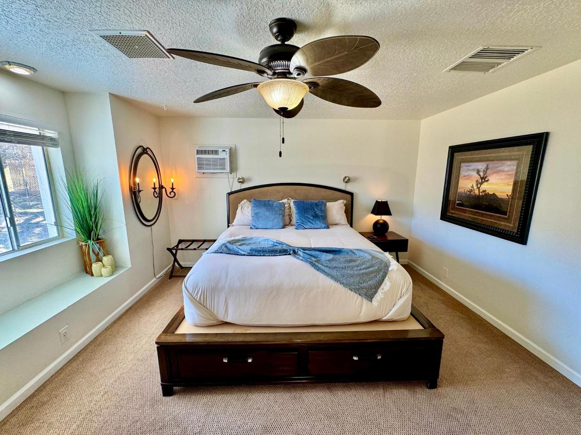 Epic Views, Huge House, Acres Of J-Trees To Explore, Hot Tub, Pool, Ac, And Mini-Golf Joshua Tree Eksteriør billede